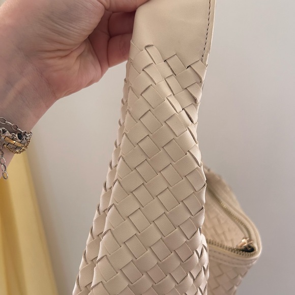 Faux leather woven purse - Picture 4 of 6